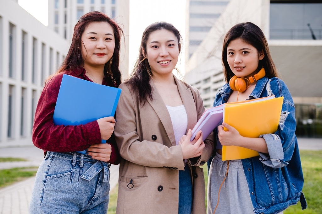 Group of IT and Computer science student know the difference between IT and computer science