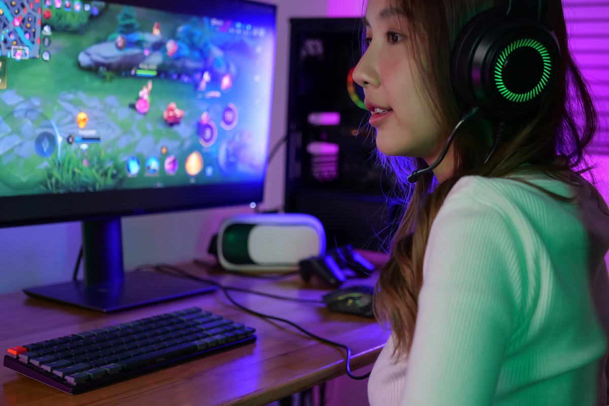 focused gamer playing on her computer