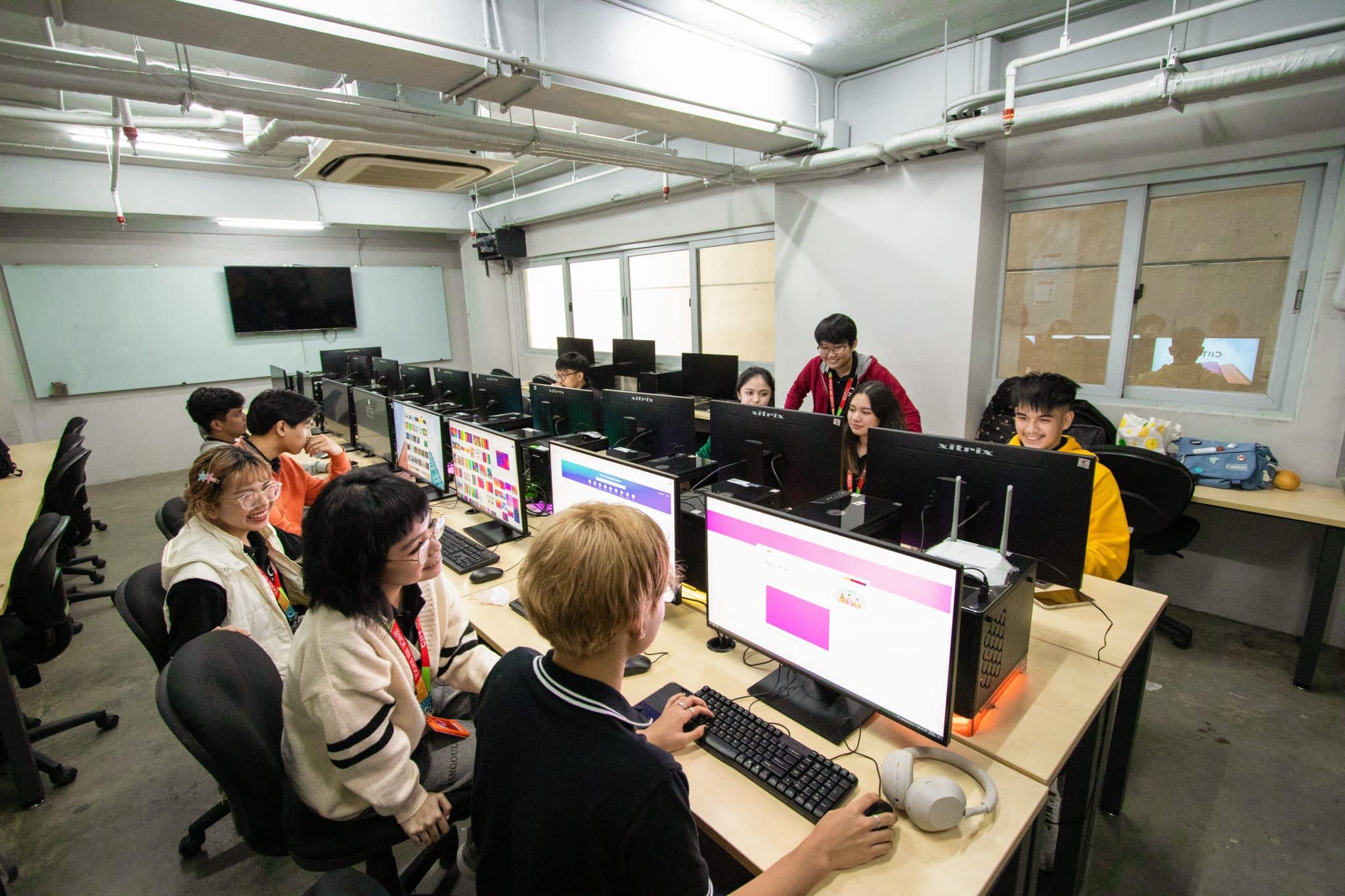 The Senior High School computer laboratory is a tech-forward space for programming, game design, editing, and animation.